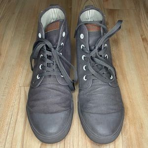 LIKE NEW Bangs Sneakers